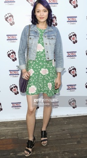 Pom Klementieff feet photo thumbnail