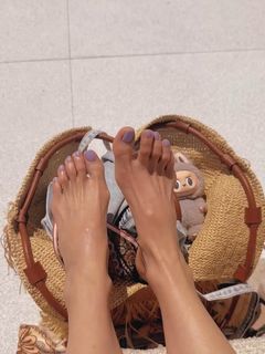 Pom Klementieff feet photo thumbnail