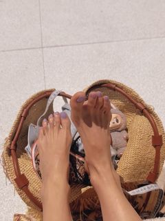 Pom Klementieff feet photo thumbnail