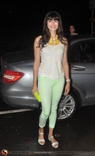 Pooja Batra feet photo 11