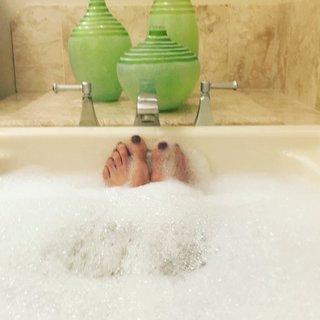 Pooja Batra feet photo 7