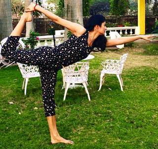 Pooja Batra feet photo 9