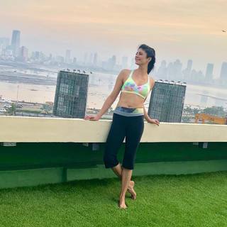 Pooja Batra feet photo 12