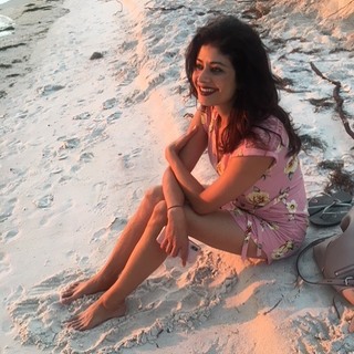 Pooja Batra feet photo 4