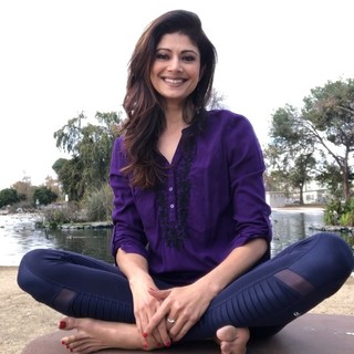Pooja Batra feet photo 3