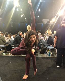 Pooja Batra feet photo 17