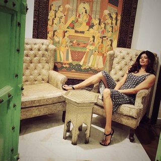 Pooja Batra feet photo 11