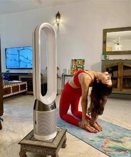 Pooja Batra feet photo 14