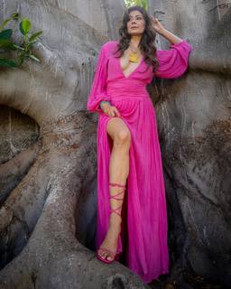Pooja Batra feet photo 10