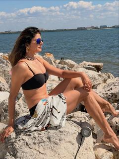 Pooja Batra feet photo 18
