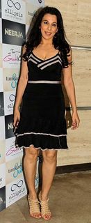 Pooja Bedi feet photo 9