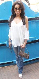 Pooja Bedi feet photo 6
