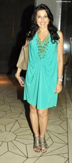 Pooja Bedi feet photo 14