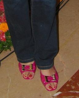 Pooja Bedi feet photo 11