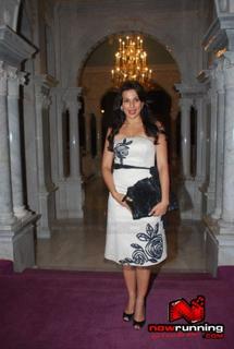Pooja Bedi feet photo 9