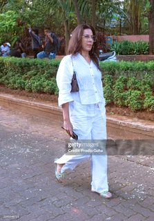 Pooja Bedi feet photo 1