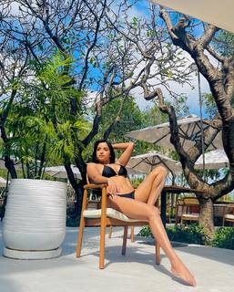 Pooja Bhalekar feet photo 9