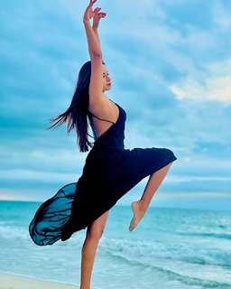 Pooja Bhalekar feet photo 12