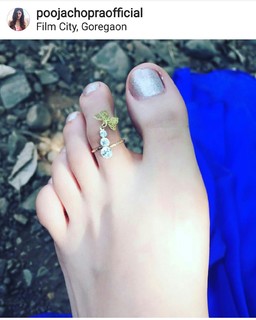 Pooja Chopra feet photo 5