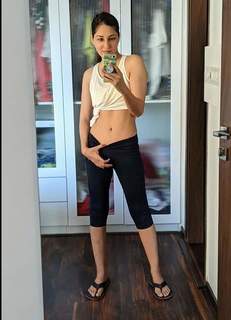 Pooja Chopra feet photo 7