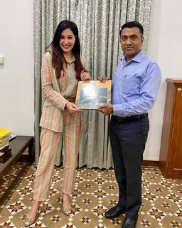 Pooja Chopra feet photo 6
