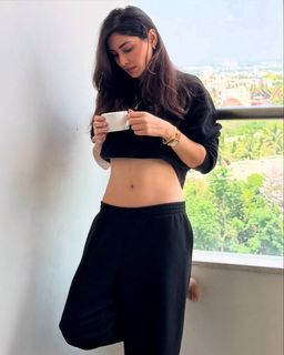 Pooja Chopra feet photo 9