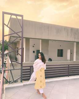 Pooja Gaur feet photo 18