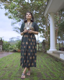 Pooja Gaur feet photo 11