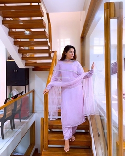 Pooja Gaur feet photo 17