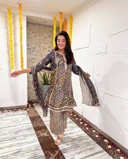 Pooja Gaur feet photo 4