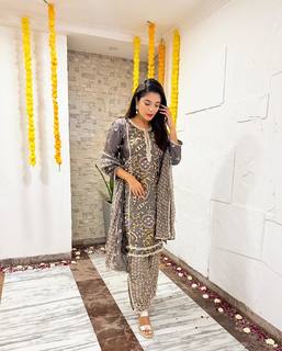 Pooja Gaur feet photo 3