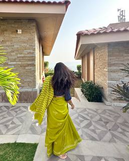 Pooja Gaur feet photo 1