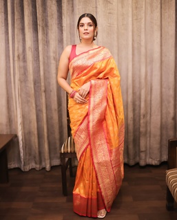 Pooja Gaur feet photo 13