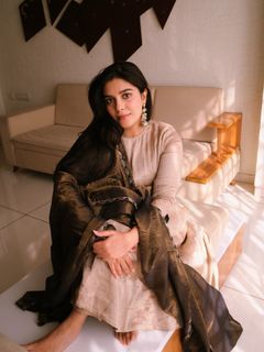 Pooja Gaur feet photo 4