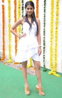Pooja Hegde feet photo thumbnail