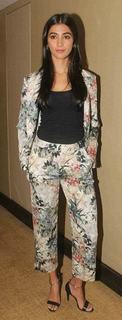 Pooja Hegde feet photo thumbnail