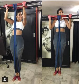 Pooja Hegde feet photo thumbnail