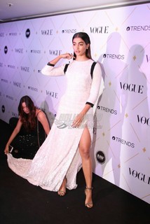 Pooja Hegde feet photo thumbnail