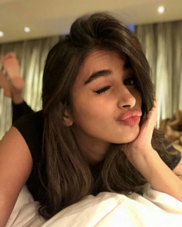 Pooja Hegde feet photo thumbnail