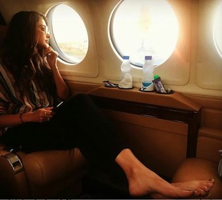 Pooja Hegde feet photo thumbnail