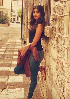 Pooja Hegde feet photo thumbnail