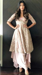 Pooja Hegde feet photo thumbnail