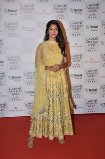 Pooja Hegde feet photo thumbnail