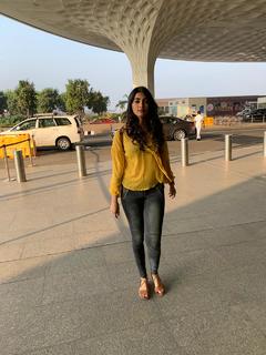 Pooja Hegde feet photo thumbnail