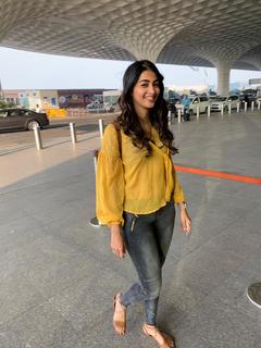 Pooja Hegde feet photo thumbnail