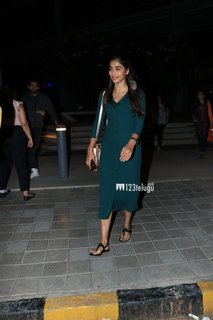 Pooja Hegde feet photo thumbnail