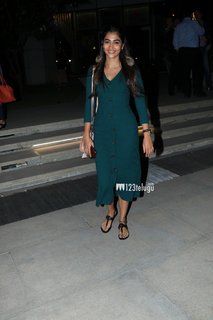 Pooja Hegde feet photo thumbnail