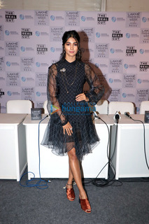Pooja Hegde feet photo thumbnail