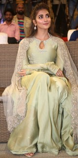 Pooja Hegde feet photo thumbnail
