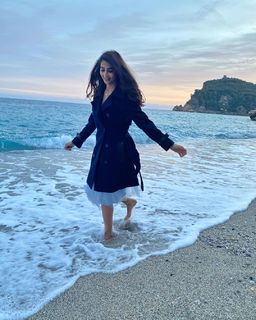 Pooja Hegde feet photo thumbnail